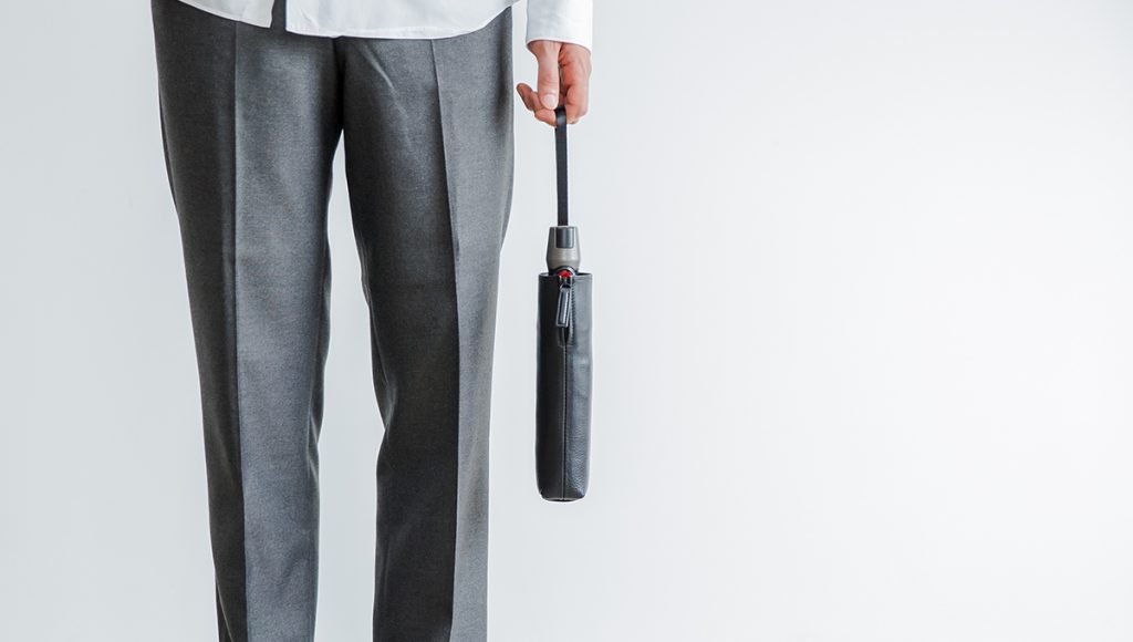 折りたたみ傘のカバーを防水レザーでアップグレード。objcts.ioから「Umbrella Cover」を数量限定で新発売！