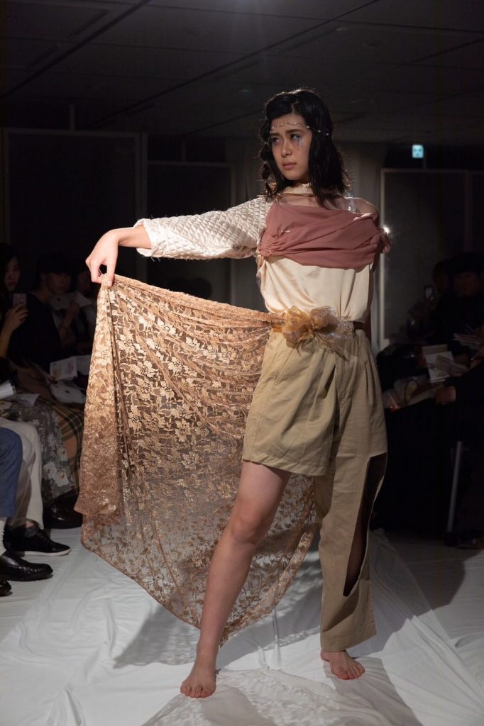 立教大学服飾デザイン研究会によるファッションショー「tone」
