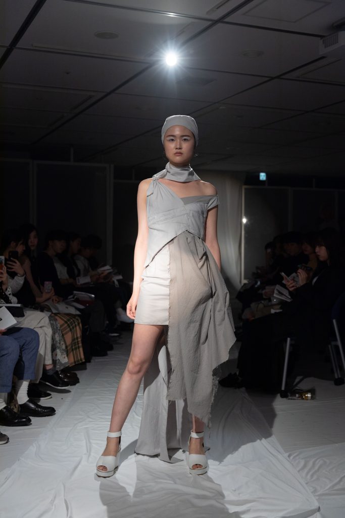 立教大学服飾デザイン研究会によるファッションショー「tone」