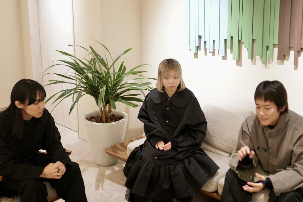 「分野を横断した方が新しい価値観が生まれる」Keio Fashion Creator デザイナーチームに聞く、学生団体でデザインを学ぶ理由