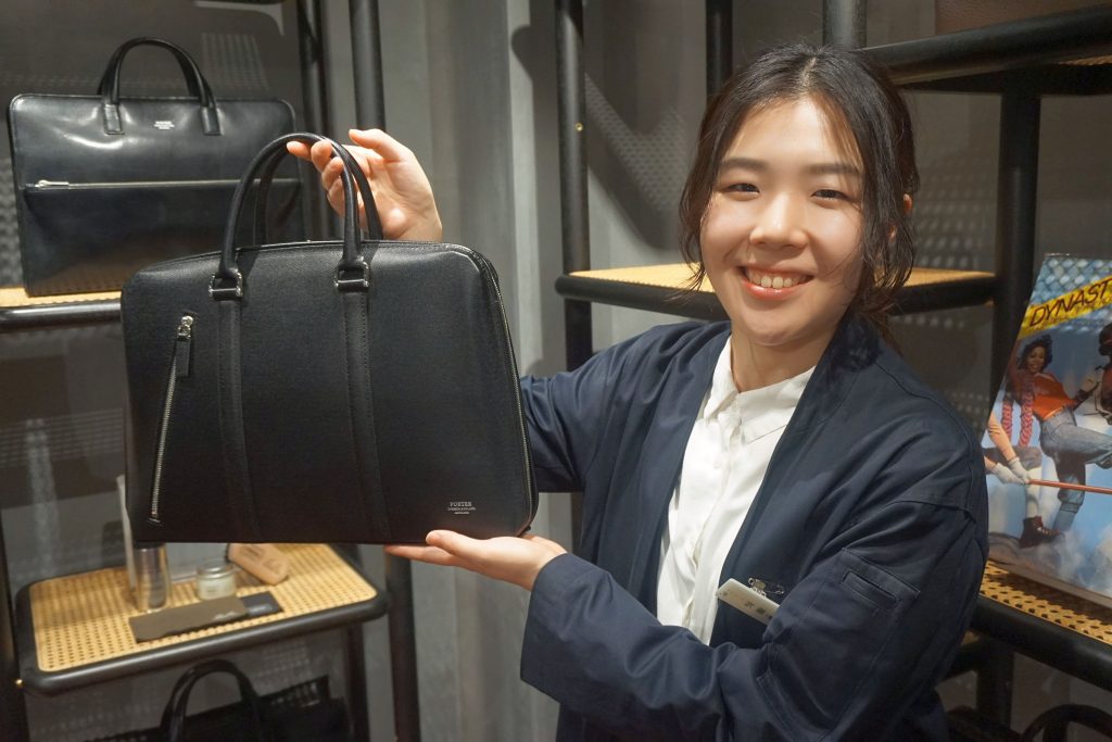【人が育つ企業】販売職のやりがいってこんなところ　ポーター表参道店副店長　武藤愛さん　自分の言葉で魅力を伝える