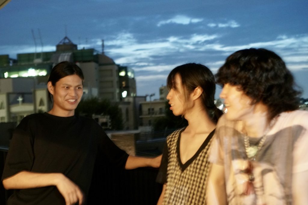 「はみ出し者が集まる場所」服飾デザイン研究会 デザイナーインタビュー